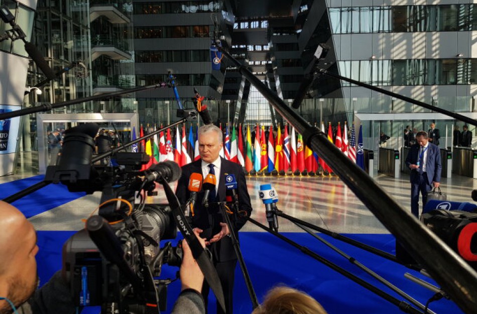 Prezidentas NATO sąjungininkams: atėjo laikas pereiti nuo atgrasymo prie priešakinės gynybos