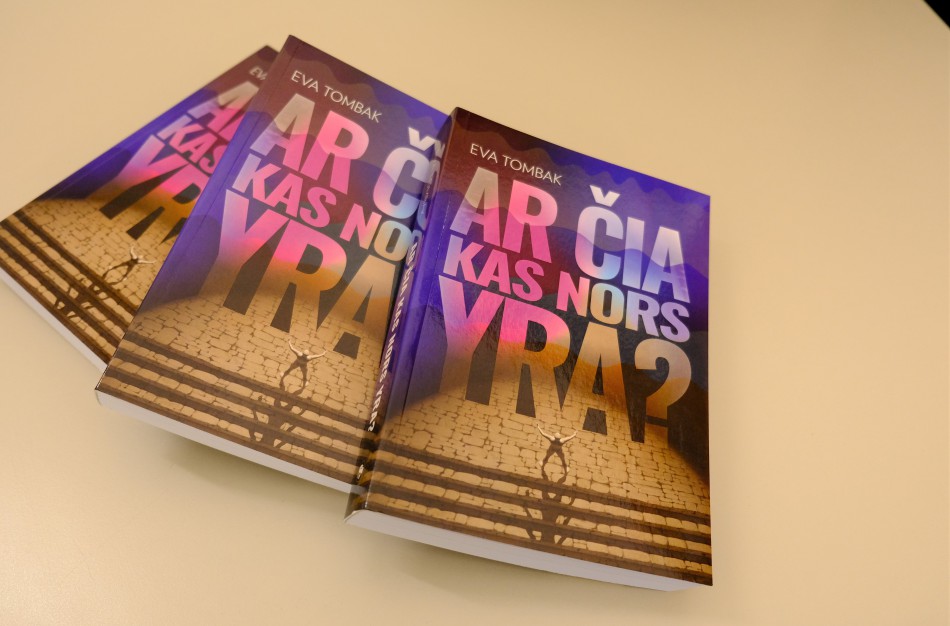 Knyga, atvėrusi duris anapus čia