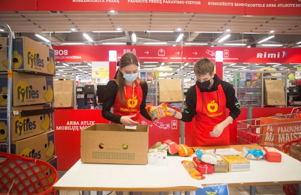 Lietuvos žmonių gerumas: „Maisto banko“ akcijoje suaukota beveik 360 tūkst. produktų