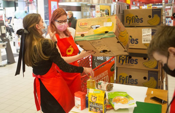 Lietuvos žmonių gerumas: „Maisto banko“ akcijoje suaukota beveik 360 tūkst. produktų