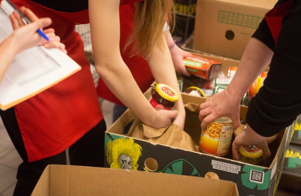 Lietuvos žmonių gerumas: „Maisto banko“ akcijoje suaukota beveik 360 tūkst. produktų