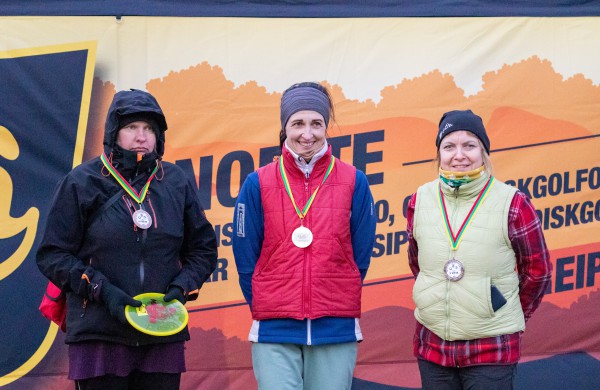 Lietuvos diskgolfo taurė 2022 su Discmania: jonaviečiai kopė ant prizininkų pakylos