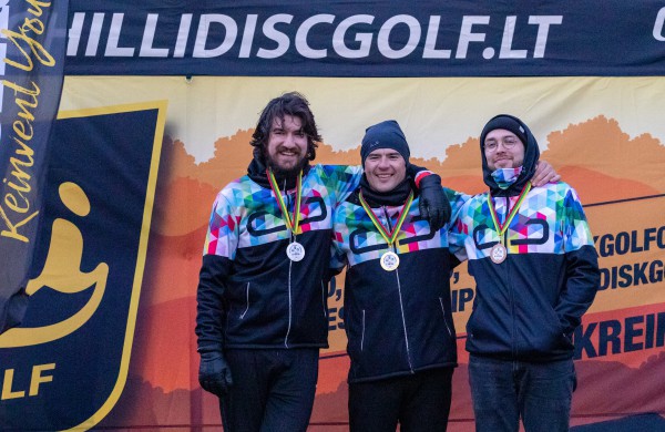 Lietuvos diskgolfo taurė 2022 su Discmania: jonaviečiai kopė ant prizininkų pakylos