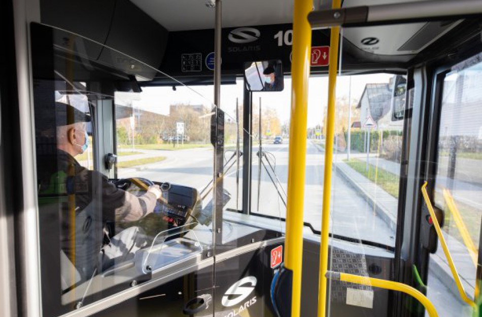 „Jonavos autobusais“ ukrainiečius siūlo vežti nemokamai