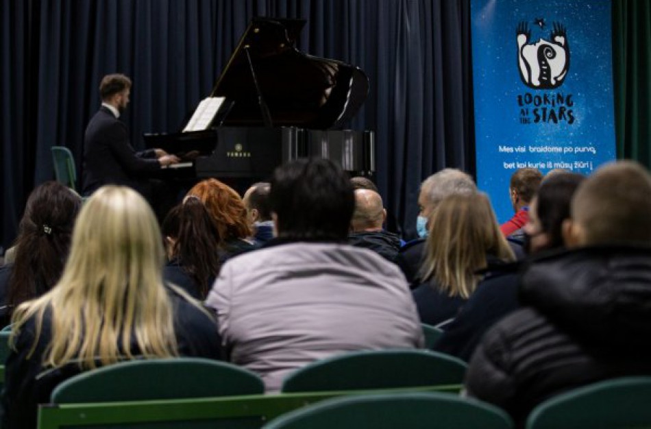 Jonavoje įsteigtas Kanados paramos fondas „Looking at the Stars“