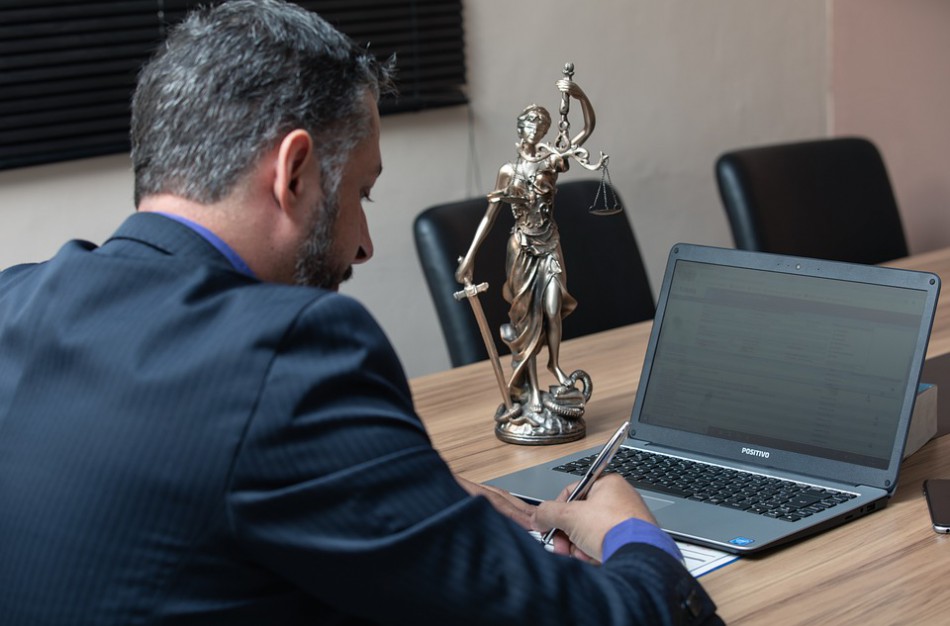 Už advokato paslaugas, kai asmuo išteisinamas, bus apmokama iš valstybės lėšų