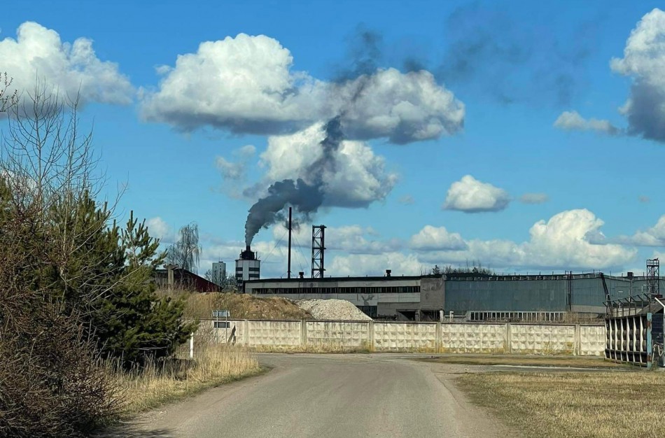 Skaitytojai teiravosi dėl jiems įtarimą sukėlusių dūmų virš  AB ,,Achema" kamino