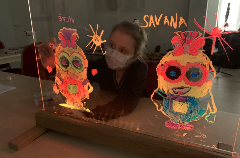 Jonavos kultūros centre nauja kultūros paso edukacinė programa – „Kuriu šviečiantį paveikslą“!