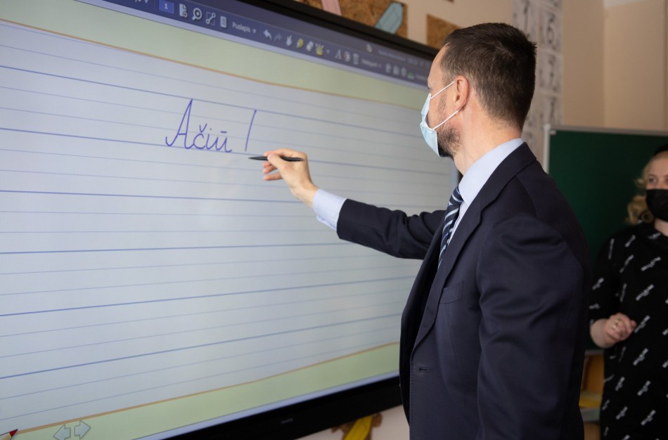 Senamiesčio gimnazijos vadovas skundžia savo veiklos vertinimą, prašo didesnės algos