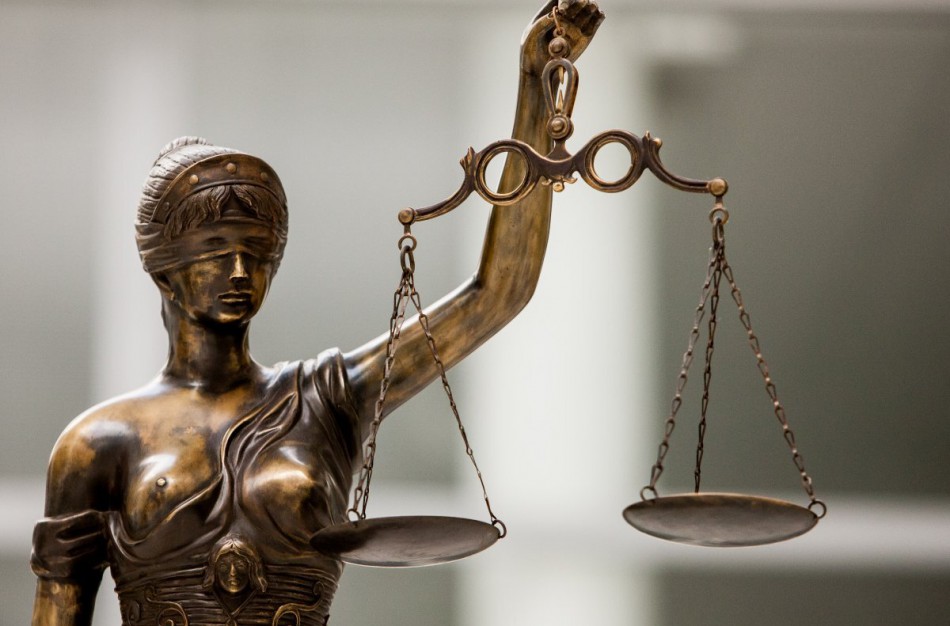 Nuteista paštininkė, suklastojusi iš notarų biuro siuntos gavėjos parašą