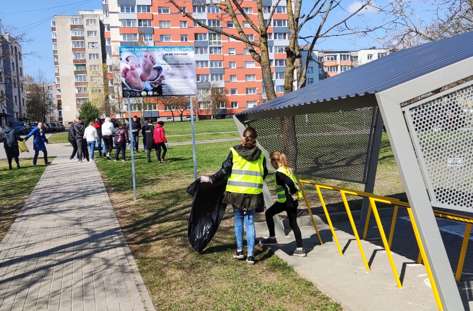 Ukrainiečiai Jonavoje: prisideda prie akcijos „Darom“, prie miesto puošybos bei laukia visų paramos renginyje