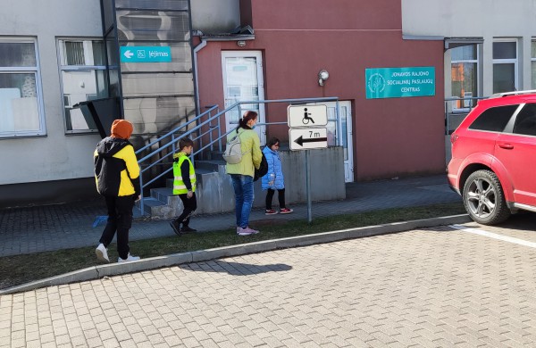 Ukrainiečiai Jonavoje: prisideda prie akcijos „Darom“, prie miesto puošybos bei laukia visų paramos renginyje