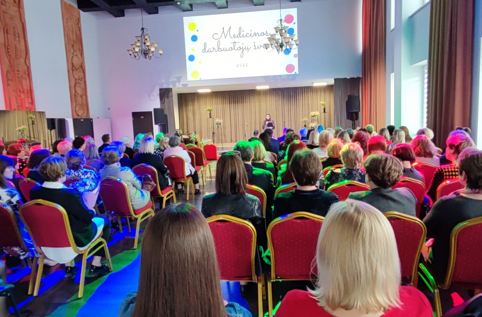 Šiandien sveikinimai su profesine švente skiriami medicinos darbuotojams 
