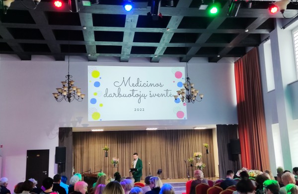 Šiandien sveikinimai su profesine švente skiriami medicinos darbuotojams 