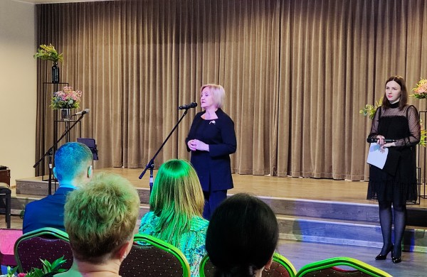 Šiandien sveikinimai su profesine švente skiriami medicinos darbuotojams 