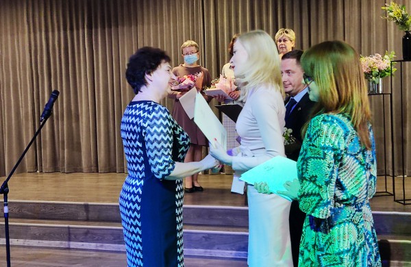 Šiandien sveikinimai su profesine švente skiriami medicinos darbuotojams 