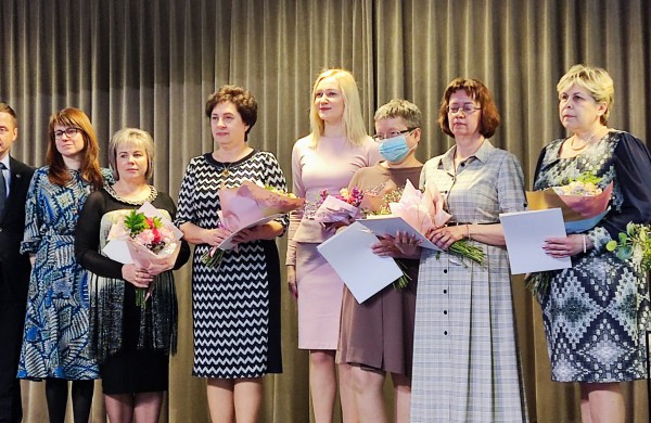 Šiandien sveikinimai su profesine švente skiriami medicinos darbuotojams 