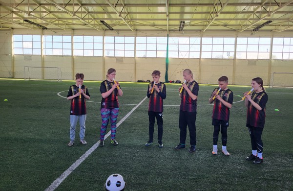 Konkurso „1:0 vokiečių kalbos naudai“ taurė ir pagrindinis prizas –  Jonavos Justino Vareikio progimnazijoje