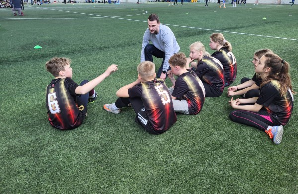 Konkurso „1:0 vokiečių kalbos naudai“ taurė ir pagrindinis prizas –  Jonavos Justino Vareikio progimnazijoje