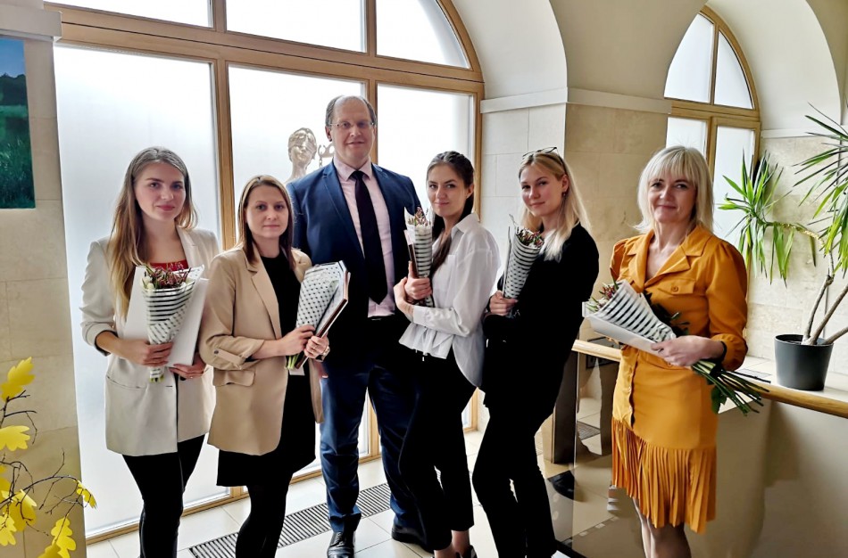 Kauno apylinkės teisme - geriausių 2021 metų sekretorių apdovanojimai