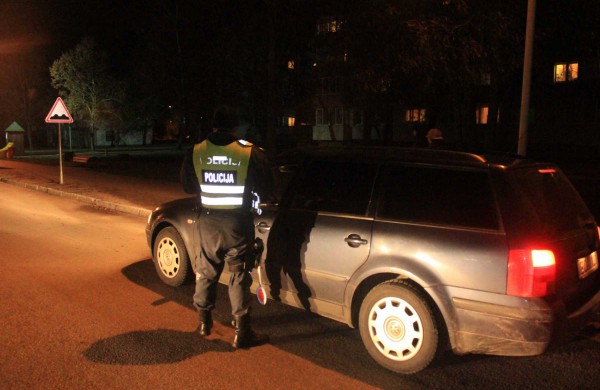 Neblaivus vyras – policijos pareigūnams: „Gal jūs teroristai?“