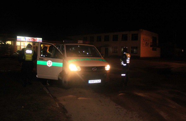 Neblaivus vyras – policijos pareigūnams: „Gal jūs teroristai?“