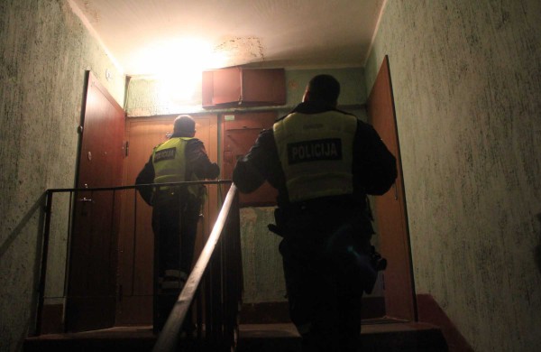 Neblaivus vyras – policijos pareigūnams: „Gal jūs teroristai?“