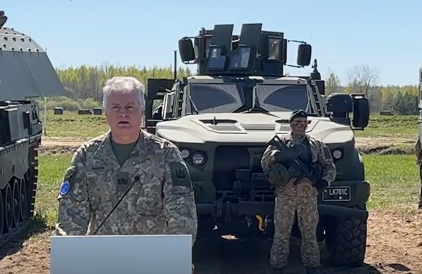 LR Prezidentas antradienį lankėsi tarptautinėse pratybose „Geležinis vilkas 2022 I“ Gaižiūnų poligone, Rukloje