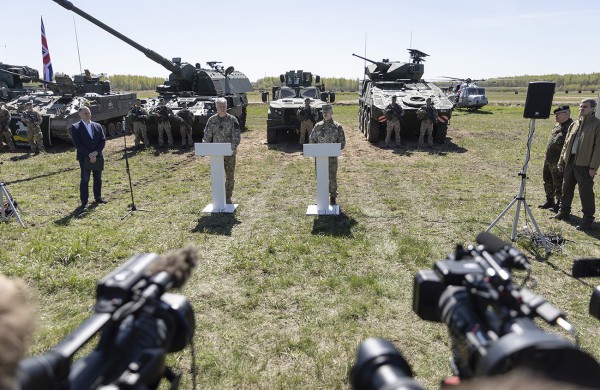 LR Prezidentas antradienį lankėsi tarptautinėse pratybose „Geležinis vilkas 2022 I“ Gaižiūnų poligone, Rukloje