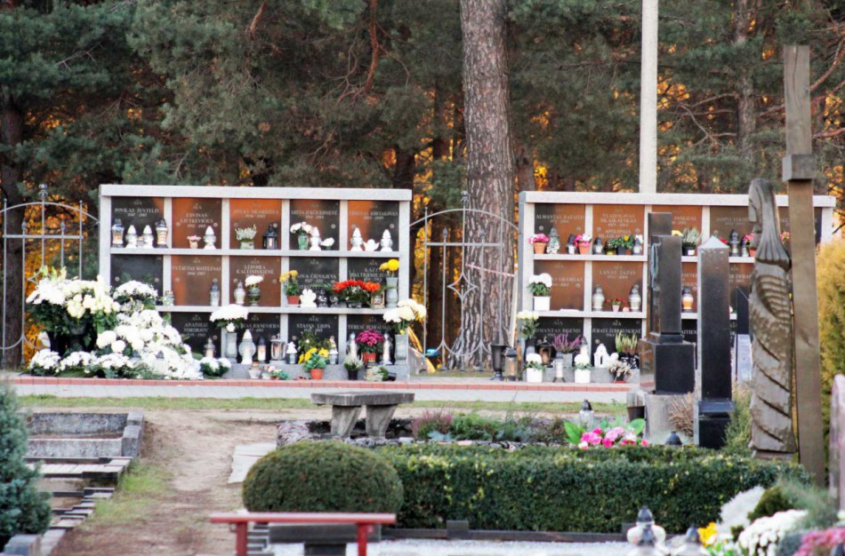 Savivaldybių lėšomis įrengtos kolumbariumų nišos bus skiriamos nemokamai, pelenus bus galima išbarstyti ir jūroje