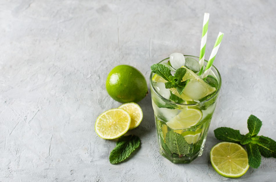 Atgaivinantys burbuliukai: keturi kokteilių receptai lietuvių meilės dienai paminėti