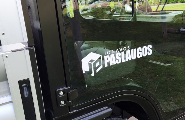 „Jonavos paslaugos“ pristato naują miesto gražinimo pagalbininką
