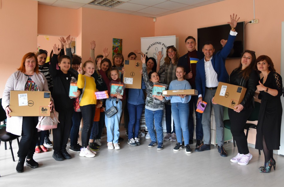 Rotary klubas ukrainiečiams dovanojo kompiuterių