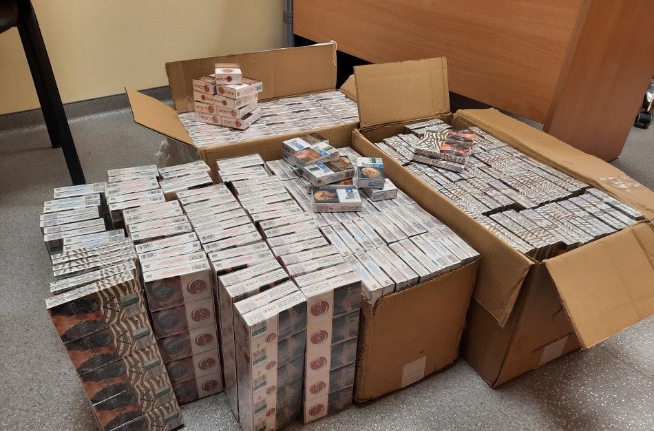 Jonavos pareigūnai moters namuose rado daugiau nei tūkstantį pakelių cigarečių