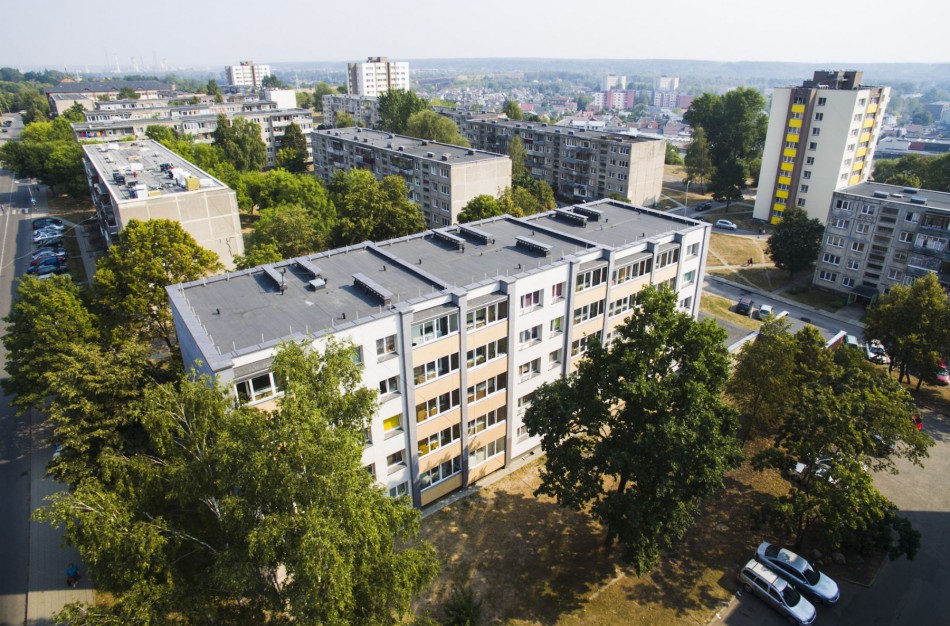 Jonavietis pasigedo krepšinio ir vaikų žaidimų aikštelių Kosmonautuose, seniūnija pateikia atsakymus