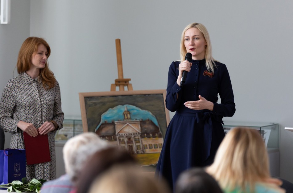 Bibliotekoje atidaryta Skarulių bažnyčios jubiliejui skirta paroda