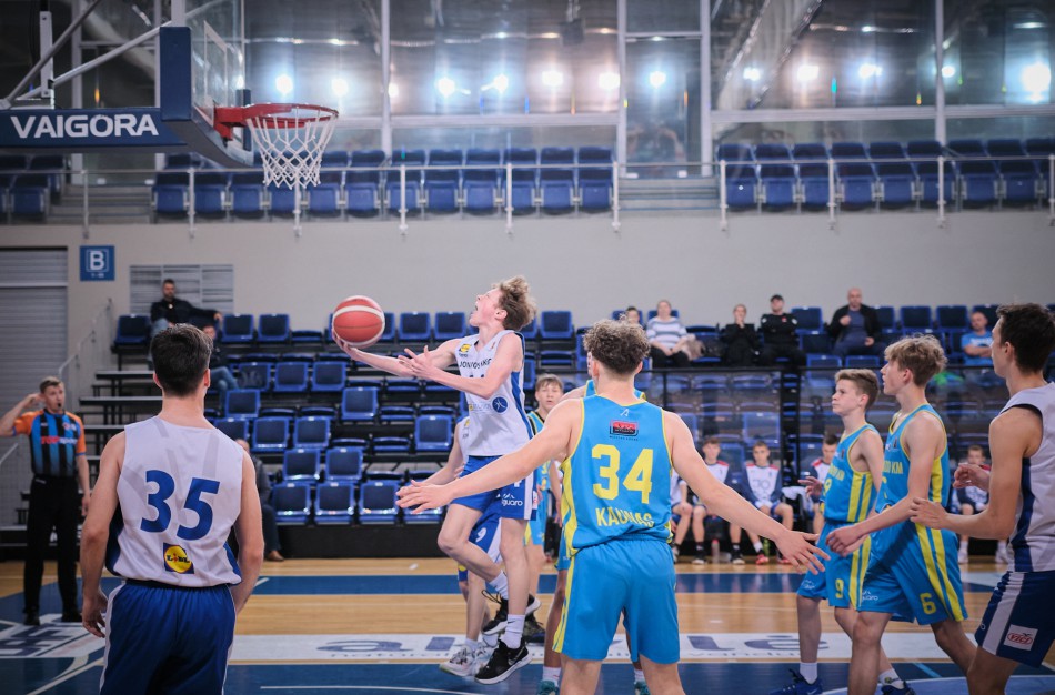 Įvyko tradicinis U15 berniukų krepšinio turnyras, skirtas J. Storpirščio taurei laimėti