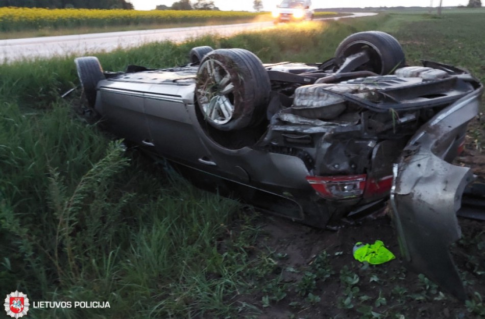 Trys paros – transporto priemonių susidūrimai, užvažiavimai ant pėsčiųjų