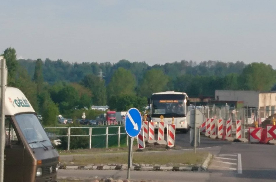 Sugedus autobusui ant Ruklos viaduko formuojasi spūstys – problema jau sprendžiama