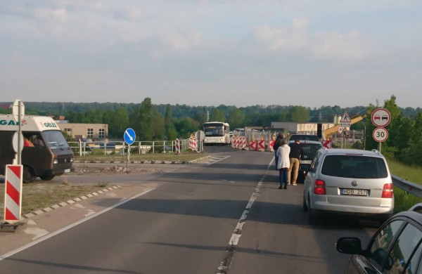 Sugedus autobusui ant Ruklos viaduko formuojasi spūstys – problema jau sprendžiama