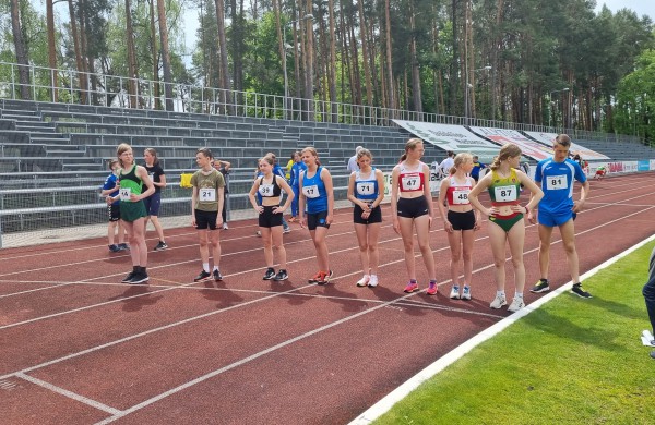 Jonavos KKSC lengvaatlečiai dalyvavimo sportinio ėjimo varžybose Alytuje ir Krakėse