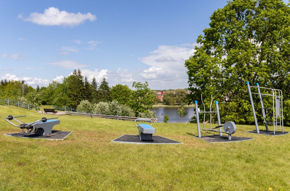 Juodmenos gatvėje įrengti nauji lauko treniruokliai