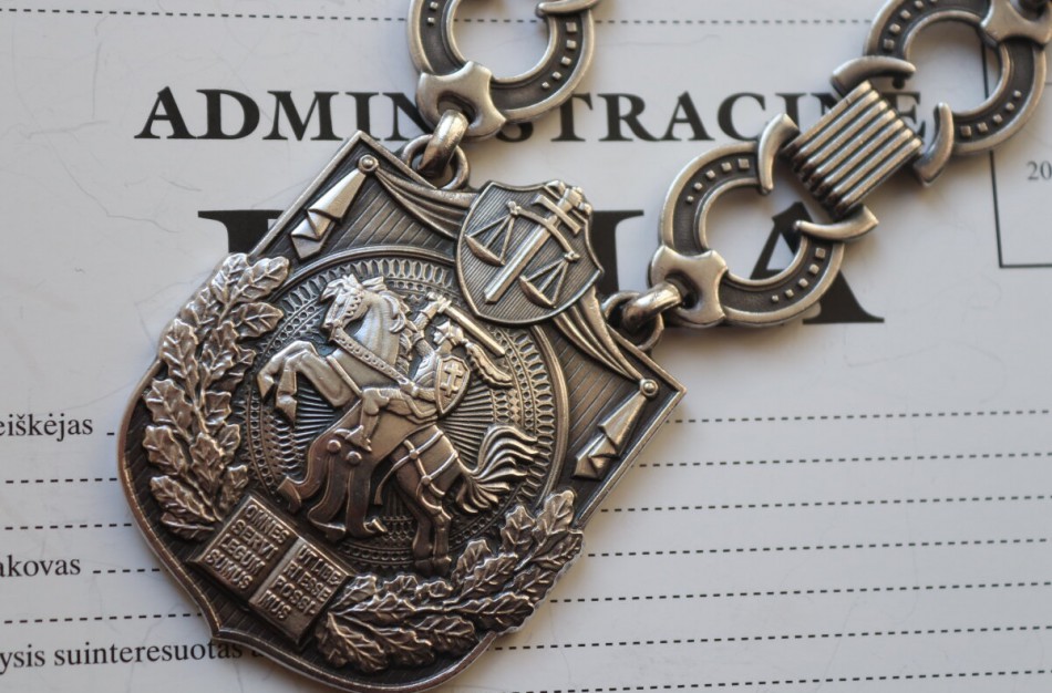 LVAT nutraukė norminę administracinę bylą dėl reikalavimo dėvėti medicinines veido kaukes mokiniams