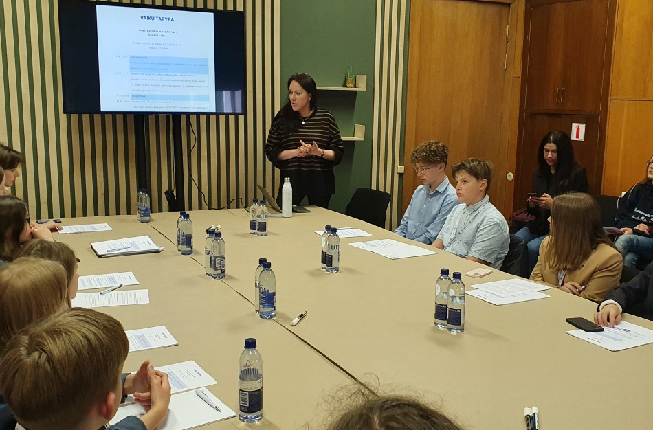 Vaikų taryba: vaikai turi žinoti, kaip apginti teisę į saugią vaikystę