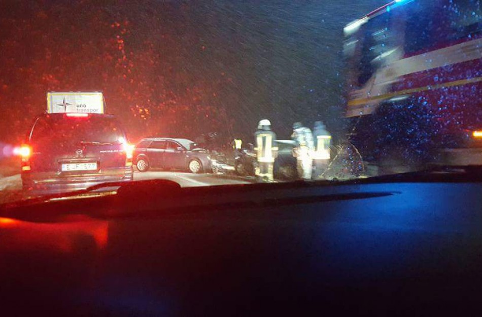 Girtas jonavietis sukėlė avariją, stipriai sužeisti du žmonės