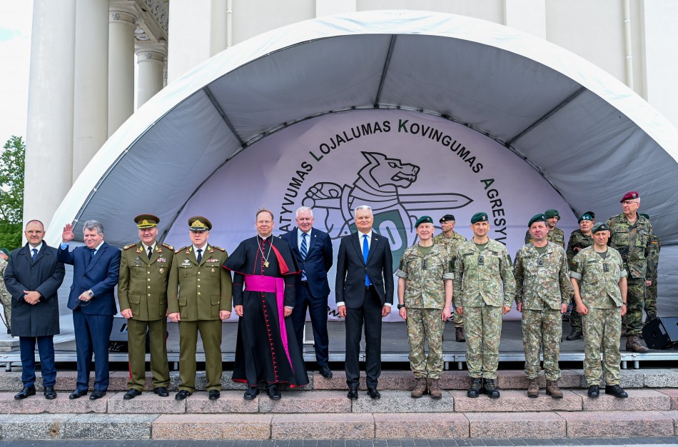 Prezidentas pasveikino brigadą „Geležinis Vilkas“ 30-ųjų metinių proga