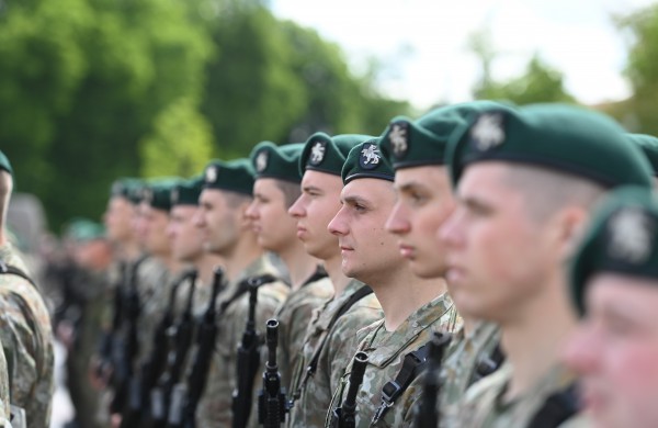 Prezidentas pasveikino brigadą „Geležinis Vilkas“ 30-ųjų metinių proga