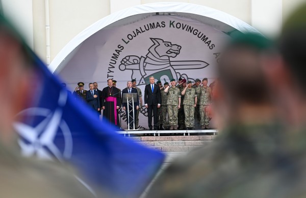 Prezidentas pasveikino brigadą „Geležinis Vilkas“ 30-ųjų metinių proga