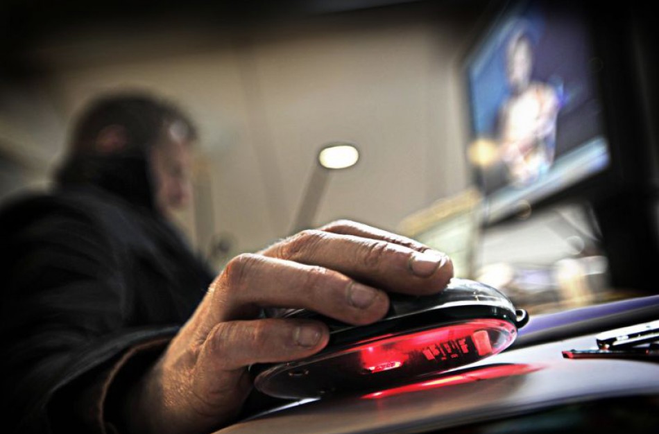 Policija perspėja: pedofilai aukų tyko ir internete