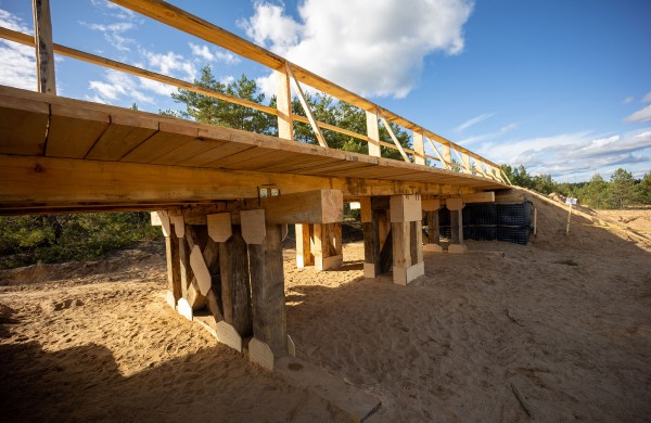 Treniruodamiesi vykdyti užduotis karo inžinieriai padeda išlaikyti bei gerinti ir Lietuvos kariuomenės infrastruktūrą